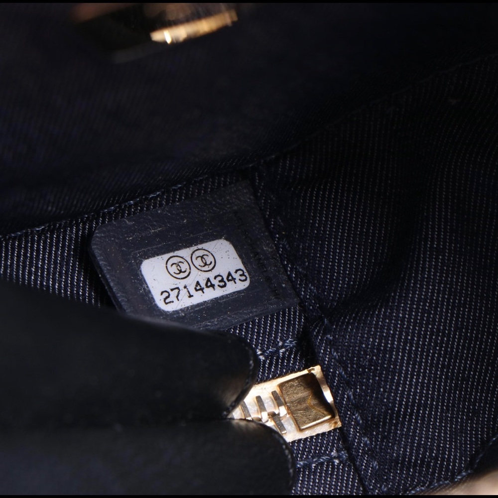 Chanel En Vogue Small Round Bag - Picture 8 of 11
